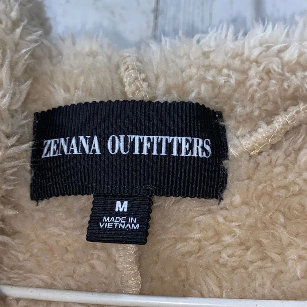1114 Zenana Outfitters Cream Fuzzy Sleeveless Vest - Picture 2 of 3
